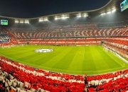 开云在线赛事平台-赛道上的公牛，西亚卡姆在F1新赛季揭幕战接管比赛