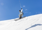 开云体育官方网站-东瀛绝杀撼高卢，石宇奇高光映赛场—体育精神的跨国交响