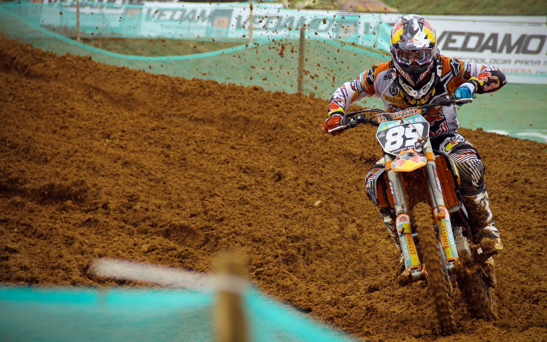 灰熊踏平广东队，戈贝尔攻防两端统治比赛