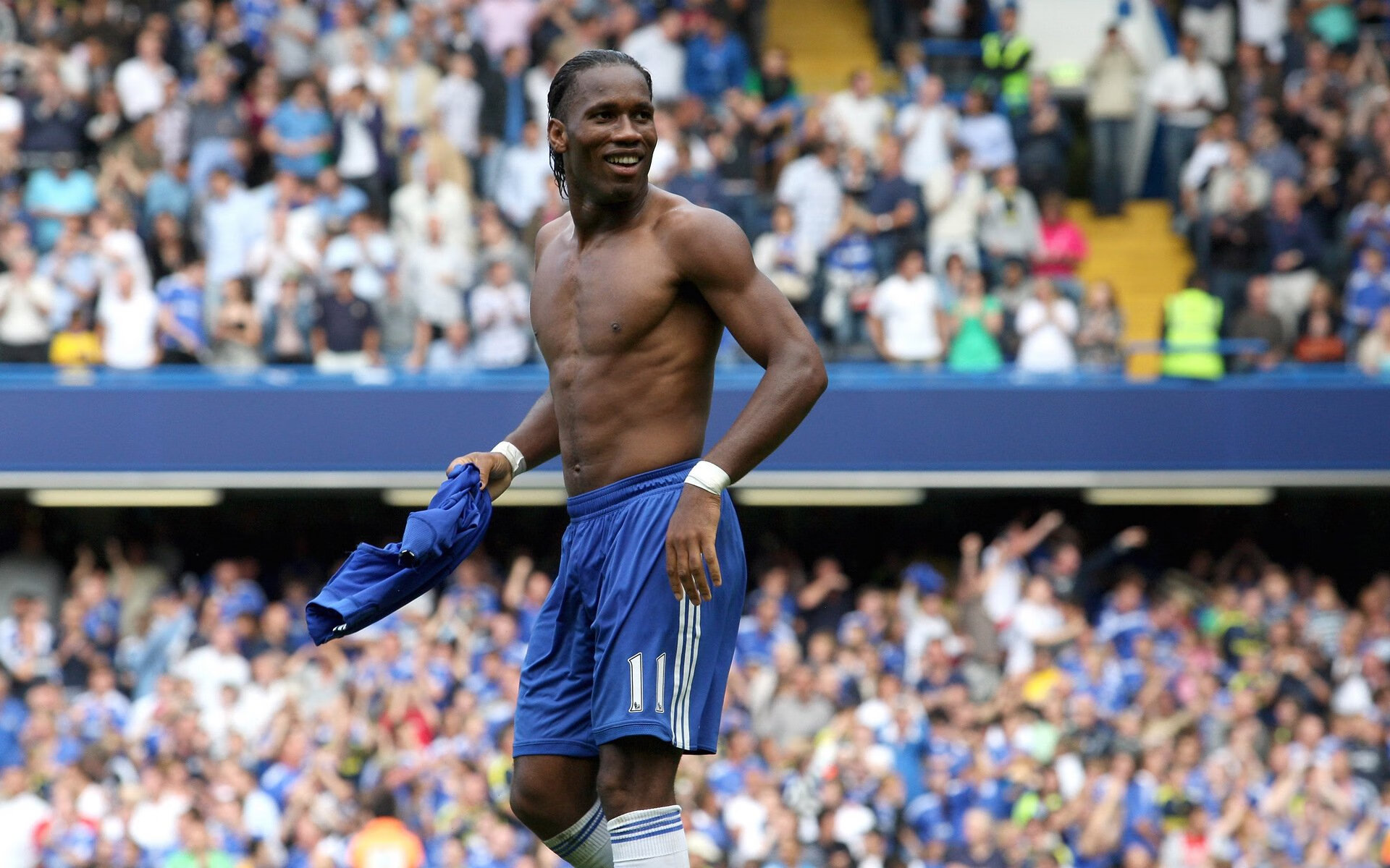 绿茵双城记，维尼修斯点燃桑巴风暴，太极虎硬仗淬炼波兰钢骨