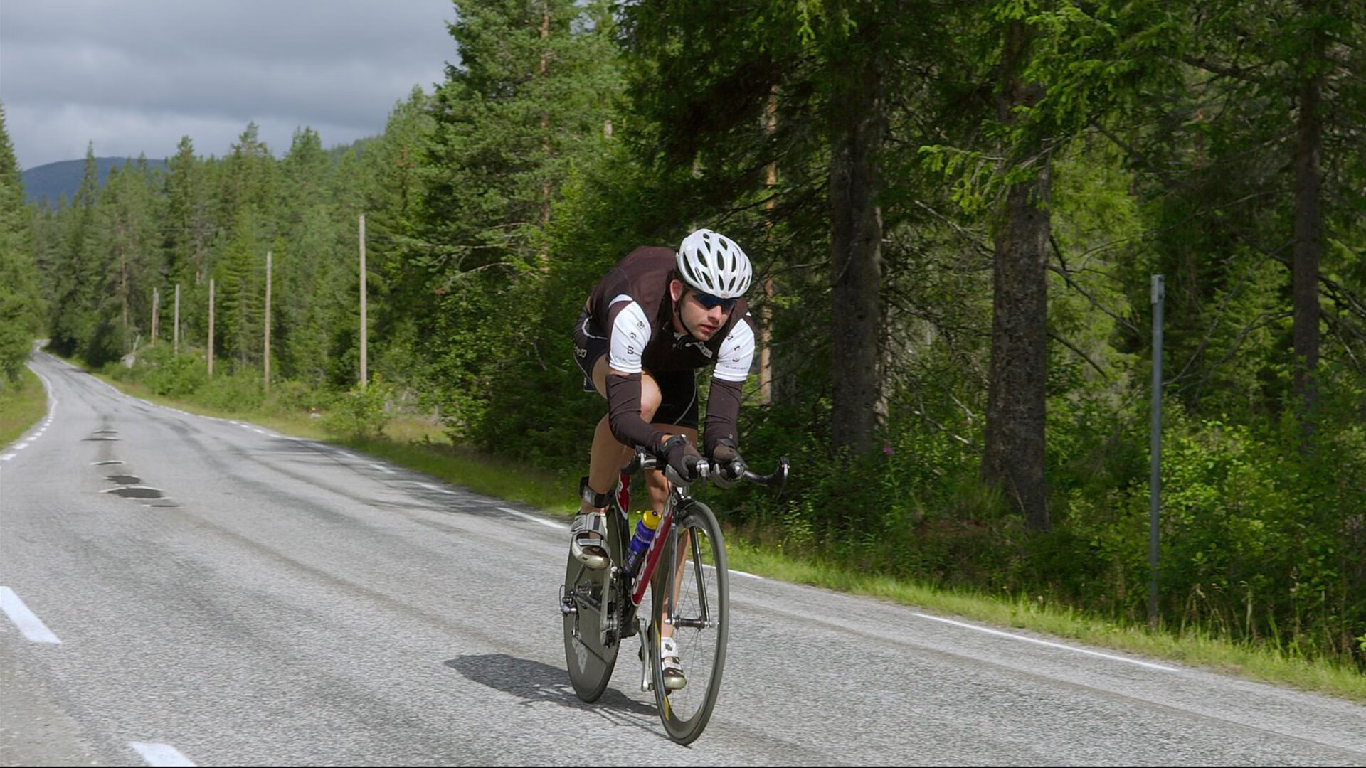 点球门神与中场核心的对决，中国鏖战德国，若日尼奥状态火热背后的战术博弈